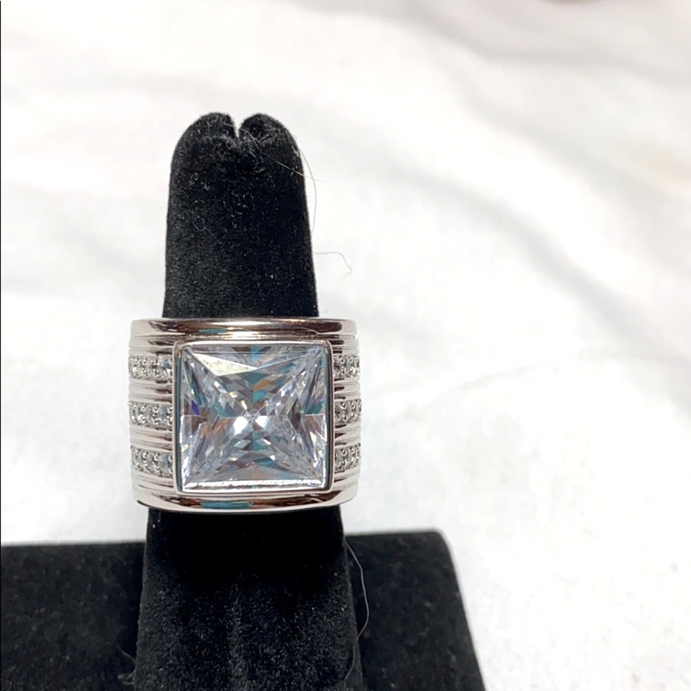 Bella Luce White Diamond Simulant Ring - Picture 8 of 14